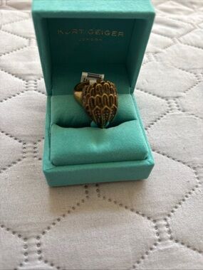 KURT GEIGER LONDON ANTIQUED GOLD TONE EAGLE HEAD RING TURQUOISE 8 New In Box